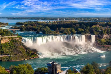 Kanada 'nın Niagara Şelalesinin panoramik hava manzarası, Niagara Şelalesi, Ontario, Kanada' da güneşli bir günde