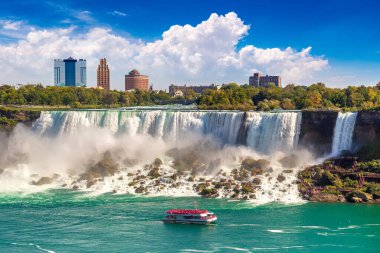 Kanada 'nın Niagara Şelaleleri, Amerika Şelaleleri, Niagara Şelaleleri, Ontario, Kanada' da güneşli bir günde