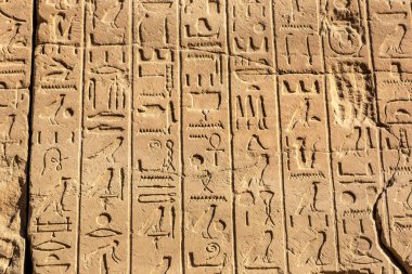 Karnak Tapınağı güneşli bir günde, Luxor, Mısır