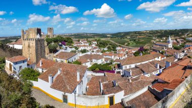 Şehrin Ortaçağ Obidos bir güzel yaz günü, Portekiz Hava panoramik