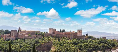Arapça Granada'da Alhambra kalede bir güzel yaz günü, İspanya