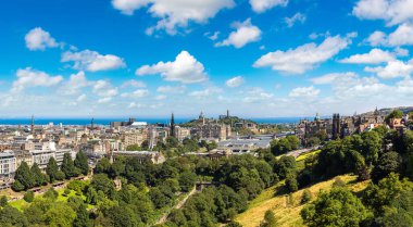 Panoramik hava görünümünde Edinburgh bir güzel yaz günü, İskoçya, Birleşik Krallık