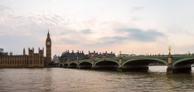 Londra'da Big Ben, Parlamento ve Westminster bridge uygulamasında bir güzel yaz gecesi, İngiltere, Amerika Birleşik Devletleri