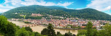 Panoramik hava görünümünde Heidelberg bir güzel yaz günü, Almanya