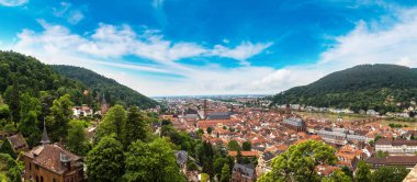 Heidelberg ve Heidelberg Castle (Heidelberger Schloss) kalıntıları bir güzel yaz günü, Almanya Hava manzarayı