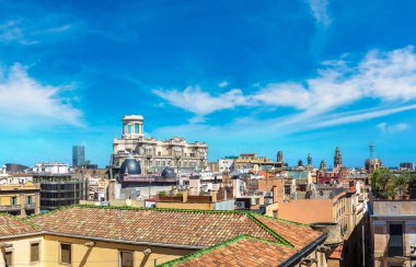 Güzel yaz gün, Catalonia, İspanya Barselona panoramik havadan görünümü