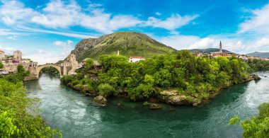 Eski Köprüsü Mostar Panoraması bir güzel yaz günü, Bosna-Hersek