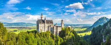 Neuschwanstein Şatosu Fussen, Bavyera, Almanya bir güzel yaz gün