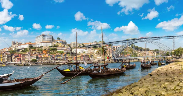Barcos Tradicionales Con Barricas Vino Río Duero Oporto Hermoso Día —  Fotos de Stock