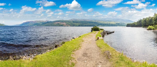 Hermosa Vista Del Lago Ness Escocia Hermoso Día Verano Reino — Foto de Stock