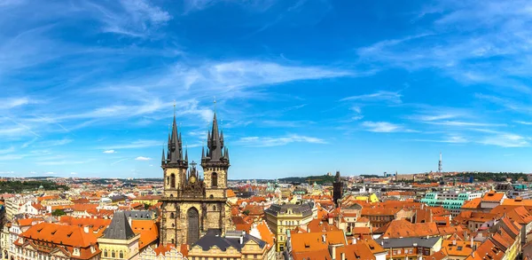全景空中查看旧城广场在布拉格在一个美丽的夏日 捷克共和国 — 图库照片