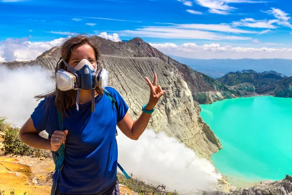 Kvinde Rejsende Krater Aktiv Vulkan Ijen Java Indonesien - Stock-foto
