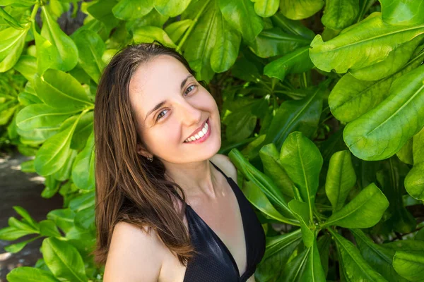 Sexy Beautiful Woman Standing Green Foliage Luxury Tropical Beach Resort — Stock Photo, Image