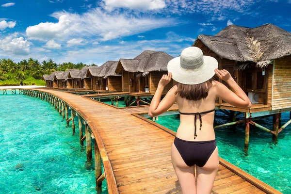 Beautiful Young Woman Wearing Bikini Front Water Luxury Villas Standing — Stock Photo, Image