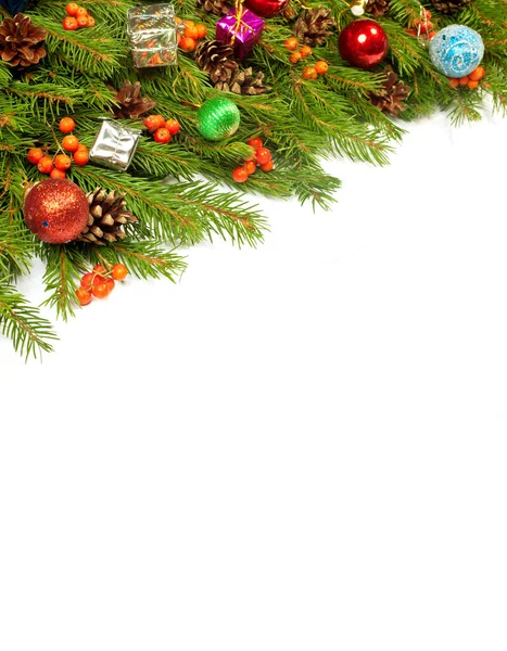 Рождественский Фон Шарами Украшения Изолированы Белом Фоне — стоковое фото