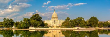 ABD Kongre Binası Panorama ve Kongre Yansıyan Havuz Washington DC, ABD 'de gün batımında