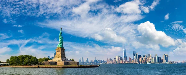 Panorama Sochy Svobody Proti Městskému Pozadí Manhattanu New Yorku Usa — Stock fotografie