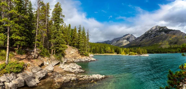 Panorama Jeziora Minnewanka Parku Narodowym Banff Kanada — Zdjęcie stockowe