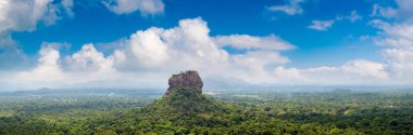 Güneşli bir günde Sigirya 'daki Aslan Kayası Panoraması, Sri Lanka