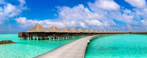Panorama Willi Wodnych Bungalowy Drewnianego Pomostu Plaży Tropical Malediwach Letni — Zdjęcie stockowe