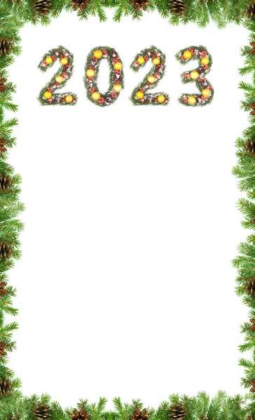 圣诞树框架和2023年由白色背景隔离的圣诞树树枝制成的数字 — 图库照片