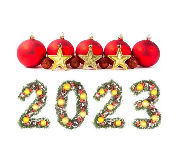 Červené Vánoční Míč 2023 Číslo Vyrobené Vánoční Strom Větve Izolované — Stock fotografie