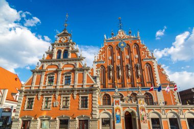 Siyah nokta bir güzel yaz günü, Letonya Riga'da evi