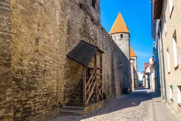 View Fortress Towers Old Town Tallinn Beautiful Summer Day Estonia — стоковое фото