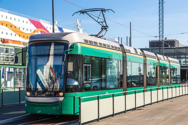 Trasporti Pubblici Tram Moderno Helsinki Una Bella Giornata Estiva Finlandia — Foto Stock