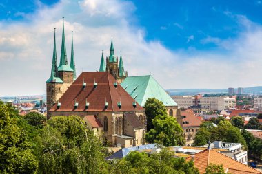 Erfurt Cathedral civarındaki bir güzel yaz günü, Almanya