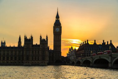 Londra'da Big Ben, Parlamento ve Westminster bridge uygulamasında bir güzel yaz gecesi, İngiltere, Amerika Birleşik Devletleri