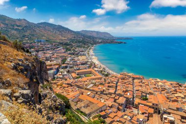 Sicilya Cefalu, İtalya güzel yaz günü'havadan görünümü