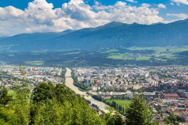 Bir güzel yaz günü, Avusturya Innsbruck panoramik havadan görünümü