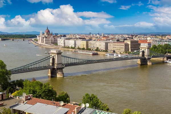 Panoramisch Uitzicht Van Budapest Donau Rivier Een Mooie Zomerdag — Stockfoto