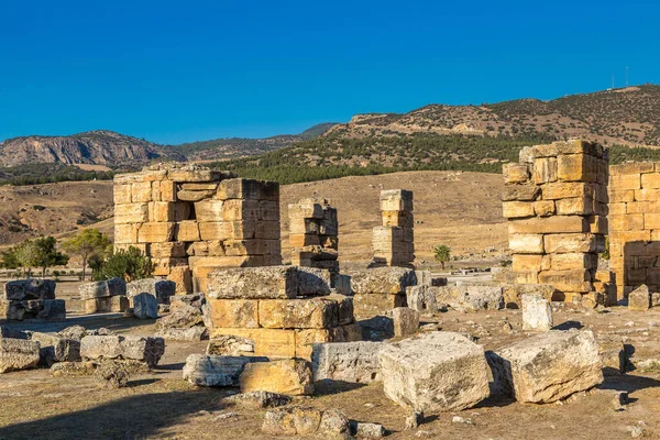 Antik Kent Hierapolis Pamukkale Türkiye Bir Güzel Yaz Günü Kalıntıları — Stok fotoğraf