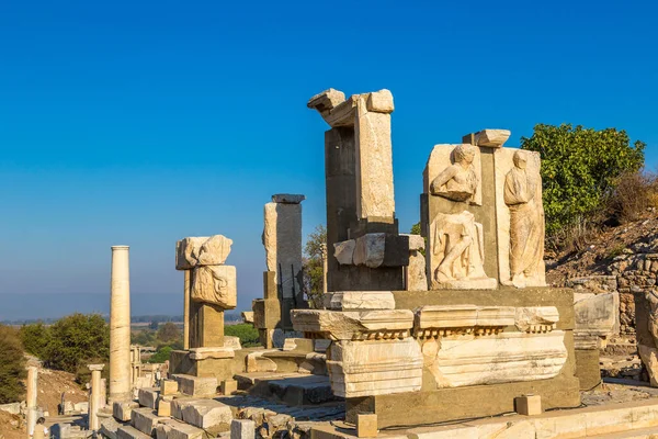 古老的城市以弗所遗址 在土耳其的古希腊城市 在一个美丽的夏日 — 图库照片