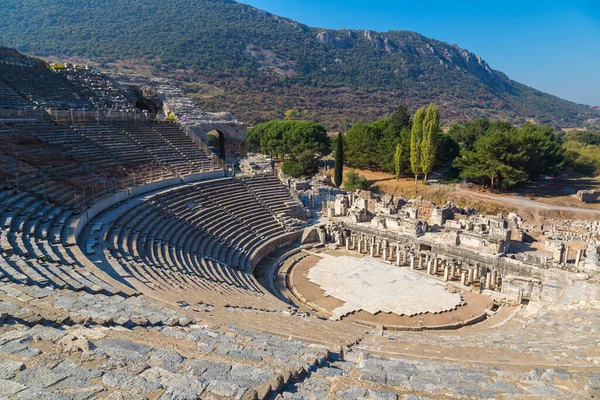 Αμφιθέατρο Κολοσσαίο Στην Αρχαία Πόλη Εφεσο Μια Όμορφη Καλοκαιρινή Μέρα — Φωτογραφία Αρχείου