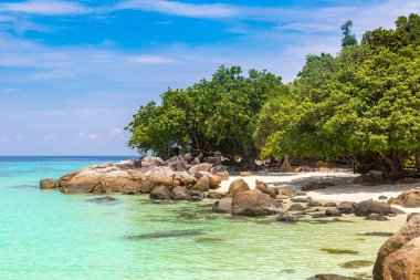 Tayland 'da Koh Lipe tropikal adasında gündoğumu plajı