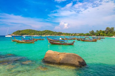 Tayland 'da Koh Lipe tropikal adasında Pattaya plajı