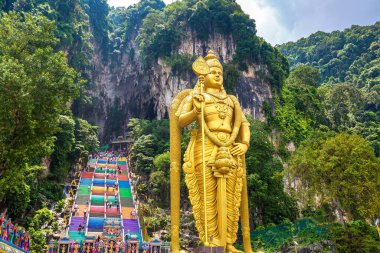 Batu mağarası, Hinduizm tapınağı Kuala Lumpur, Malezya 'da güneşli bir günde