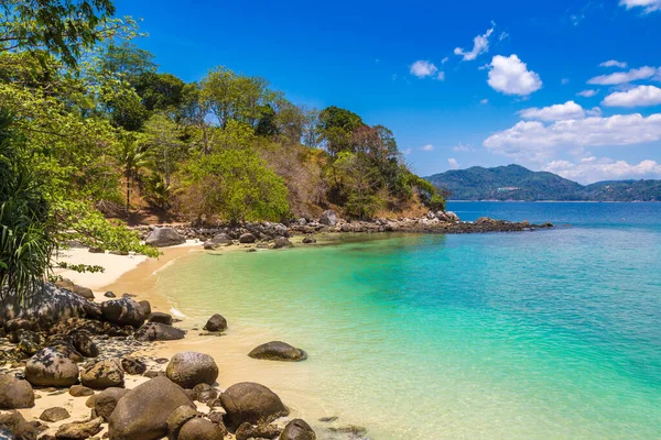 Paradise Beach Phuket Saarella Thaimaassa Aurinkoisena Päivänä — kuvapankkivalokuva