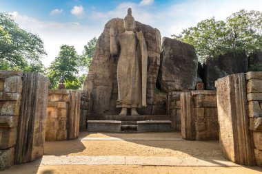 Sri Lanka 'daki Avukana Tapınağı' ndaki Buda Heykeli (Aukana Tapınağı)