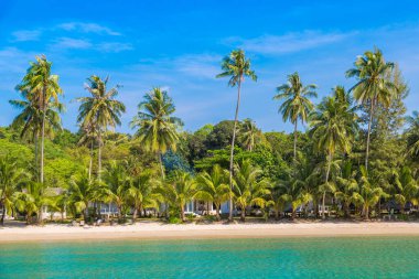 Güneşli bir günde Tayland, Koh Kood adasında plaj
