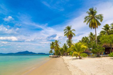 Koh Mook (Koh Muk) adasındaki tropik plaj, Tayland
