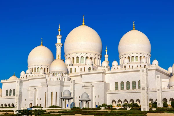 Mezquita Sheikh Zayed Abu Dhabi Día Verano Emiratos Árabes Unidos — Foto de Stock