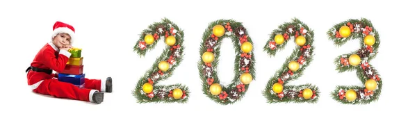 Ragazzo Babbo Natale Sta Tenendo Regalo Natale 2023 Numero Fatto — Foto Stock