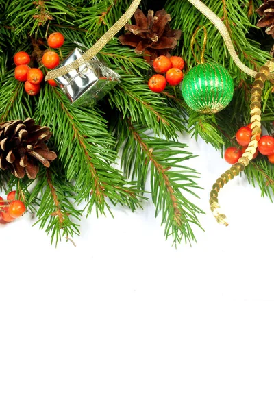 Різдвяний Фон Кульками Прикрасами Ізольовані Білому Тлі — стокове фото