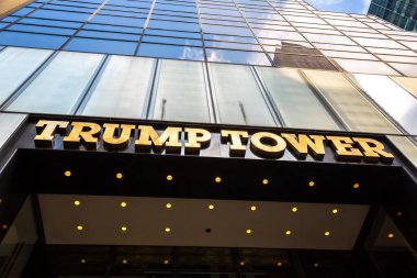 NEW YORK CITY, ABD - 29 Mart 2020: New York 'taki Trump Tower binası, ABD