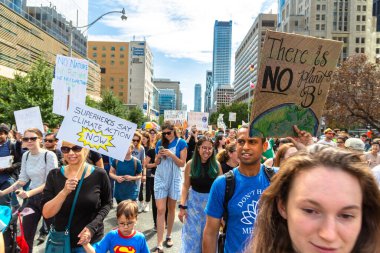 TORONTO, CANADA - 27 Eylül 2019: İklim için Küresel Grev ve Toronto, Ontario, Kanada 'da İklim Adaleti Yürüyüşü