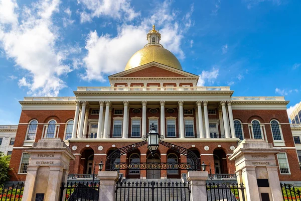 BOSTON, ABD - 29 Mart 2020: Massachusetts Eyalet Binası Boston, Massachusetts, ABD